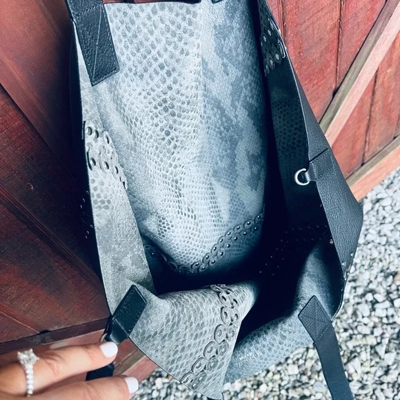 Rare! Henri Bendel Reversible Astrid Large Black Leather With Snakeskin Hobo Bag - Picture 10 of 16